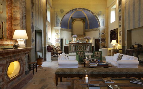 Borgo di San Biagio: Mobilia, Interior Design, Pavimentazione, Pavimento, Tavolo, Illuminazione, Divano, Soggiorno, Sedia, Camera