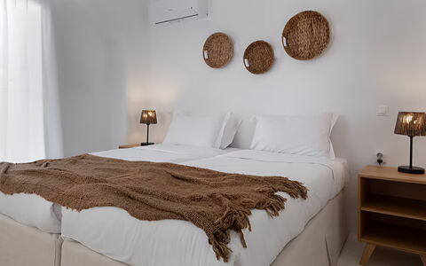 Mykonos Pool House 2: Mobilia, Letto, Camera Da Letto, Bedding, Interior Design, Lenzuolo, Legna, Biancheria, Camera, Lancia Cuscino