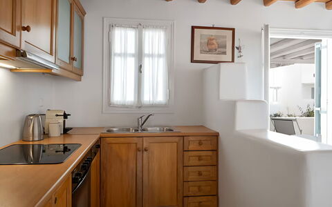 Mykonos Pool House 3: Mobilia, Lavello, Legna, Interior Design, Controsoffitto, Cabinetry, Pavimentazione, Idraulico Fixture, Cucina, Pavimento