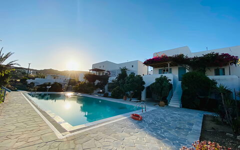 Mykonos Pool House 3: Piscina, Ricorrere, Eco Hotel, Mobili Da Esterno, Tempo Libero, Vaso Di Fiori, Resort Citta ', Lettino, Hacienda, Landscaping