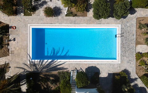 Mykonos Pool House 5: Piscina, Blu, Acqua, Ricorrere, Materiale Composito, Tempo Libero, Shade, Mobili Da Esterno, Eco Hotel, Giochi D'Acqua