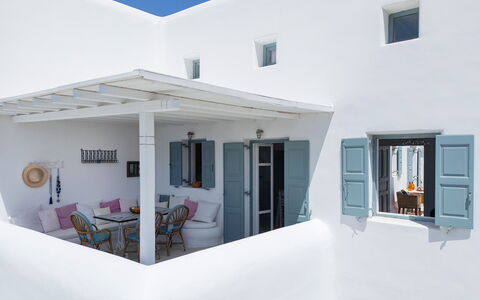 Mykonos Pool House 7: Casa, Sedia, Mobili Da Esterno, Shade, Design, Balcone, Cucina & Sala Da Pranzo Tavolo, Tavolo Esterno, Illuminazione Diurna, Pianta Della Casa