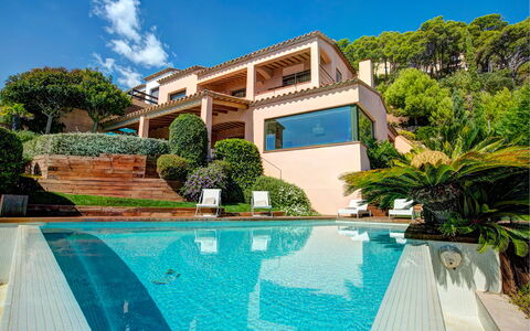 Villa Kate: Zona Residenziale, Casa, Ricorrere, Piscina, Architettura, Casa, Estate, Giardino, Eco Hotel, Balcone