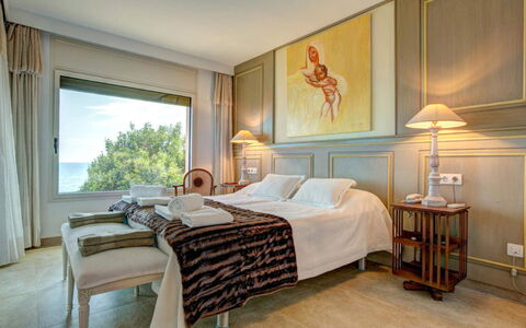 Villa Kate: Mobilia, Letto, Interior Design, Camera Da Letto, Bedding, Lenzuolo, Pavimentazione, Soffitto, Pavimento, Biancheria