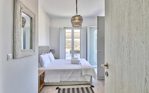 Villa Cornelia 1: Legna, Pavimentazione, Pavimento, Interior Design, Camera Da Letto, Mobilia, Soffitto, Biancheria, Casa, Letto