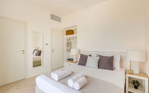 Villa Cornelia 2: Mobilia, Interior Design, Pavimentazione, Pavimento, Letto, Camera Da Letto, Legna, Tessile, Soffitto, Camera