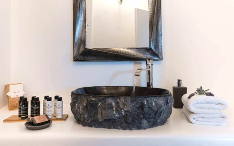Villa Sean: Rubinetto, Materiali Naturali, Idraulico Fixture, Specchio, Lavello, Bagno, Idraulico, Still Life Fotografia, Lavandino Del Bagno