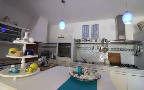 Villa Patrizia Otranto: Deluxe Countryside Retreat: Interior Design, Mobilia, Cucina, Pavimentazione, Controsoffitto, Soffitto, Illuminazione, Camera, Elettrodomestico Da Cucina, Tavolo