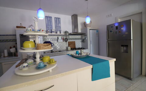 Villa Patrizia Otranto: Deluxe Countryside Retreat: Elettrodomestico Da Cucina, Mobilia, Cucina, Apparecchio Major, Interior Design, Controsoffitto, Elettrodomestico, Cabinetry, Camera, Illuminazione