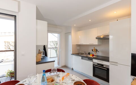 Canephora: Interior Design, Appartamento, Soffitto, Mobilia, Pavimentazione, Camera, Casa, Controsoffitto, Cucina, Color Legno