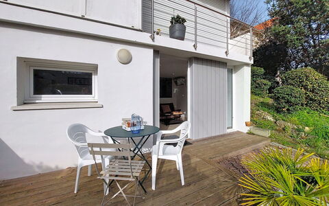 La Victoria: Casa, Porta, Balcone, Shade, Portico, Deck, Sedia, Cortile, Mobili Da Esterno, Pianta Della Casa