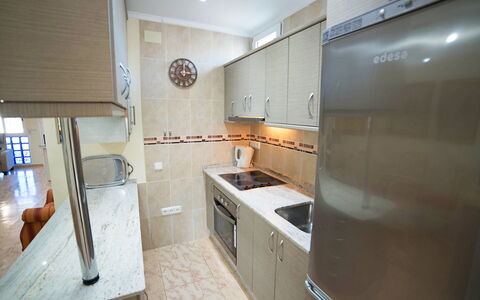 Happy Day: Proprietà, Camera, Mobilia, Cabinetry, Interior Design, Cucina, Immobiliare, Controsoffitto, Costruzione, Casa