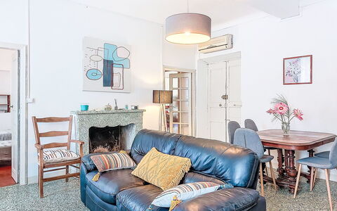 Casa Lucia: Mobilia, Interior Design, Pavimentazione, Divano, Parete, Pavimento, Legna, Camera, Soffitto, Soggiorno