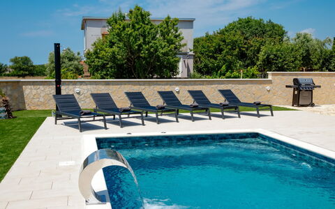 Paula: Piscina, Acqua, Mobili Da Esterno, Ricorrere, Lettino, Materiale Composito, Giochi D'Acqua, Shade, Eco Hotel, Tempo Libero
