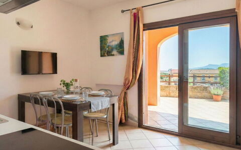 Vacanze Nespolo: Cucina & Sala Da Pranzo Tavolo, Appartamento, Color Legno, Sedia, Latifoglie, Pianta Della Casa, Balcone, Cucina, Villa, Sala Da Pranzo