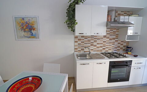 Luisa: Elettrodomestico Da Cucina, Cucina, Apparecchio Major, Mobilia, Legna, Interior Design, Pavimentazione, Controsoffitto, Cabinetry, Cucina Stufa