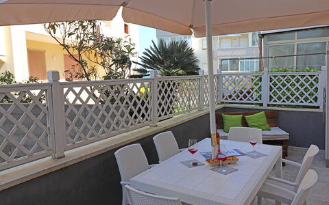 Luisa: Mobilia, Mobili Da Esterno, Pavimento, Sedia, Pavimentazione, Tavolo, Interior Design, Tavolo Esterno, Shade, Balcone
