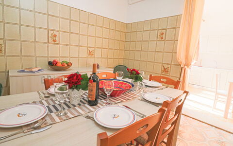 Isabel: Mobilia, Interior Design, Pavimentazione, Sala Da Pranzo, Pavimento, Cucina & Sala Da Pranzo Tavolo, Tavolo, Tovaglia, Camera, Sedia