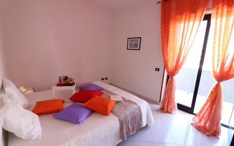 Gio: Mobilia, Interior Design, Legna, Pavimento, Letto, Pavimentazione, Camera Da Letto, Camera, Tessile, Illuminazione