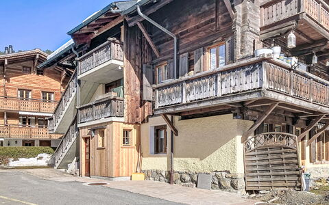 Bon-Accueil: Zona Residenziale, Porta, Casa, Casa, Insediamento Umano, Villetta, Balcone, Raccordo, Legname