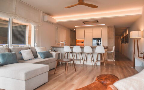 Azulmar: Mobilia, Interior Design, Pavimentazione, Pavimento, Legna, Divano, Soffitto, Camera, Soggiorno, Tavolo