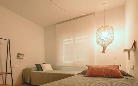 Azulmar: Interior Design, Parete, Camera Da Letto, Soffitto, Legna, Lampada, Pavimento, Pavimentazione, Letto, Illuminazione