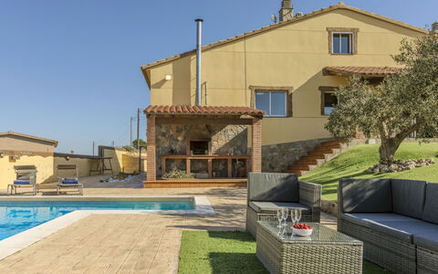 Can Gordei: Piscina, Zona Residenziale, Mobilia, Architettura, Casa, Casa, Materiale Composito, Ricorrere, Sedia, Shade
