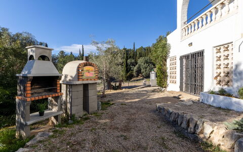 Gilet: Estate, Giardino, Landscaping, Hacienda, Driveway, Flagstone, Backyard, Villa