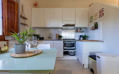Gilet: Elettrodomestico Da Cucina, Mobilia, Cucina, Interior Design, Controsoffitto, Apparecchio Major, Pavimentazione, Elettrodomestico, Legna, Camera