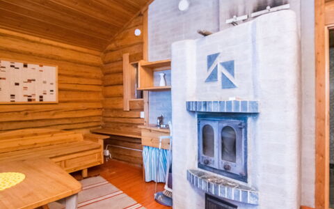 Luhtalemmikki: Letto, Mobilia, Camera Da Letto, Interior Design, Bedding, Lenzuolo, Pavimentazione, Legna, Pavimento, Camera