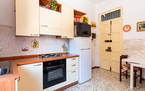 Milena: Apparecchio Major, Elettrodomestico Da Cucina, Cucina, Legna, Pavimentazione, Interior Design, Pavimento, Controsoffitto, Cabinetry, Elettrodomestico