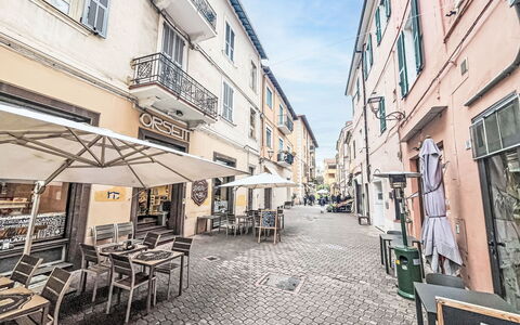 Milena: Shade, Portico, Balcone, Recinzione, Corrimano, Struttura Esterna