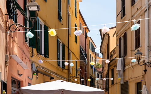 Milena: Cittadina, Quartiere, Strada, Architettura, Uso Misto, Vicolo, Appartamento, Cobblestone, Balcone, Vaso Di Fiori