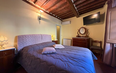 Terrazzino Margherita: Letto, Camera Da Letto, Mobilia, Interior Design, Lenzuolo, Pavimento, Legna, Pavimentazione, Bedding, Soffitto
