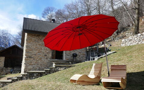 Rustico Raslina: Ombrello, Mobili Da Esterno, Shade, Giardino, Backyard, Cortile, Prato, Sedia, Design, Color Legno