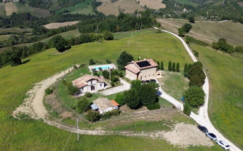 Il Casolare e Il Fienile: Casa, Plain, Area Rurale, Tetto, Casa, Paesaggio, Lotto, Villetta, Estate, Agriturismo