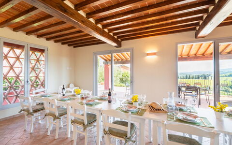 Podere Galieni: Mobilia, Tavolo, Interior Design, Sedia, Casa, Cucina & Sala Da Pranzo Tavolo, Camera, Sala Da Pranzo, Soffitto, Tovaglia
