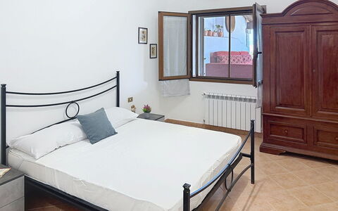 Silos: Mobilia, Letto, Camera Da Letto, Interior Design, Pavimentazione, Pavimento, Camera, Telaio Del Letto, Bedding, Illuminazione