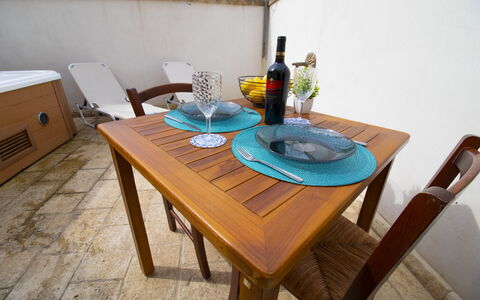 Coclea Heritage Suites: Mobilia, Legna, Tavolo, Sedia, Mobili Da Esterno, Tavolo Esterno, Sala Da Pranzo, Color Legno, Cucina & Sala Da Pranzo Tavolo, Latifoglie