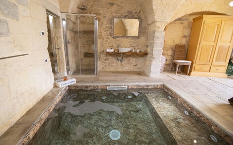 Coclea Heritage Suites: Pavimentazione, Pavimento, Materiale Composito, Piastrella, Piscina, Calcare
