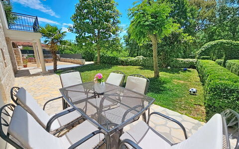 Dripić: Mobilia, Mobili Da Esterno, Giardino, Sedia, Tavolo Esterno, Landscaping, Shade, Cortile, Prato, Backyard