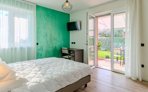 Riva del Garda 500: Interior Design, Mobilia, Pavimentazione, Letto, Parete, Pavimento, Camera Da Letto, Legna, Soffitto, Casa