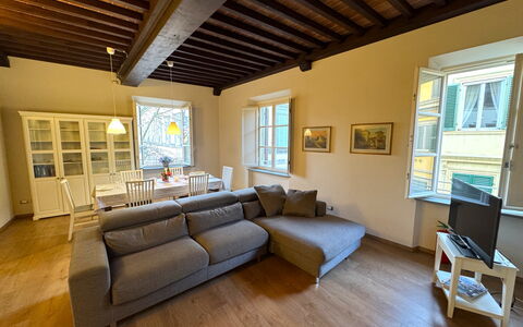 Casa Anna 13: Mobilia, Interior Design, Pavimentazione, Divano, Pavimento, Legna, Soffitto, Camera, Soggiorno, Tavolo