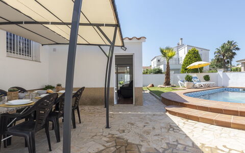 Estrella Ii: Casa, Porta, Villetta, Cortile, Sedia, Mobili Da Esterno, Backyard, Tavolo Esterno, Pianta Della Casa, Tenda