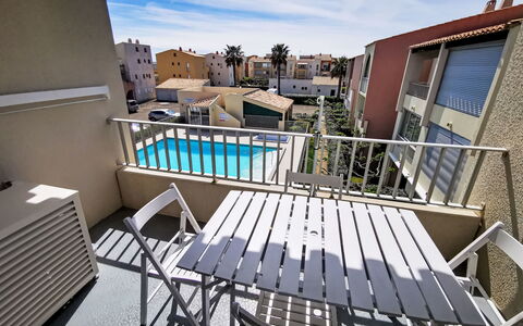 Santa Monica 2: Casa, Porta, Villetta, Cortile, Sedia, Mobili Da Esterno, Backyard, Tavolo Esterno, Pianta Della Casa, Tenda