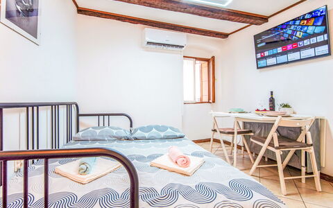 Piccolo Mondo: Parete, Camera Da Letto, Letto, Lenzuolo, Interior Design, Bedding, Biancheria, Mobilia, Casa, Appartamento