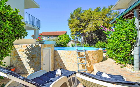 Brodarica 150: Casa, Porta, Villetta, Cortile, Sedia, Mobili Da Esterno, Backyard, Tavolo Esterno, Pianta Della Casa, Tenda