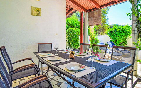 Brodarica 150: Casa, Porta, Villetta, Cortile, Sedia, Mobili Da Esterno, Backyard, Tavolo Esterno, Pianta Della Casa, Tenda
