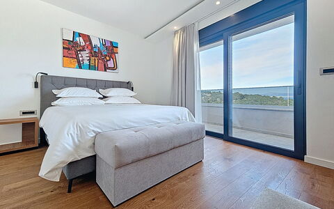 Aloa i: Letto, Mobilia, Camera Da Letto, Interior Design, Pavimento, Pavimentazione, Lenzuolo, Bedding, Camera, Biancheria