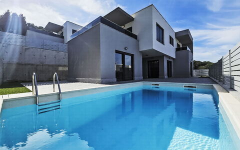 Aloa i: Casa, Porta, Villetta, Cortile, Sedia, Mobili Da Esterno, Backyard, Tavolo Esterno, Pianta Della Casa, Tenda